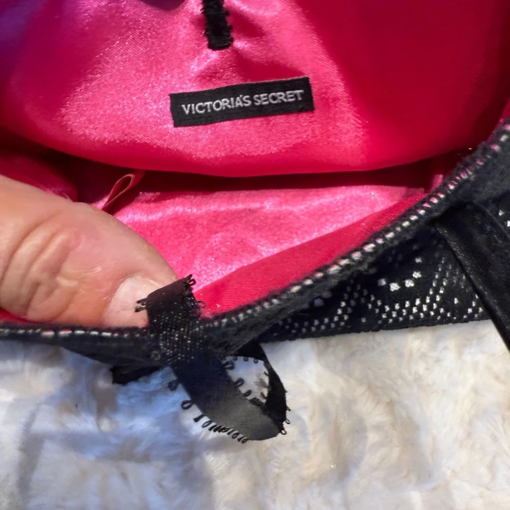 Vintage Victoria’s Secret Elegant Black lace and Satin Pink Handbag - Picture 3 of 12